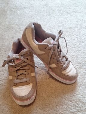 DC Women's Tan, Beige & Pink Low-Top Sneakers GUC Size 7.5